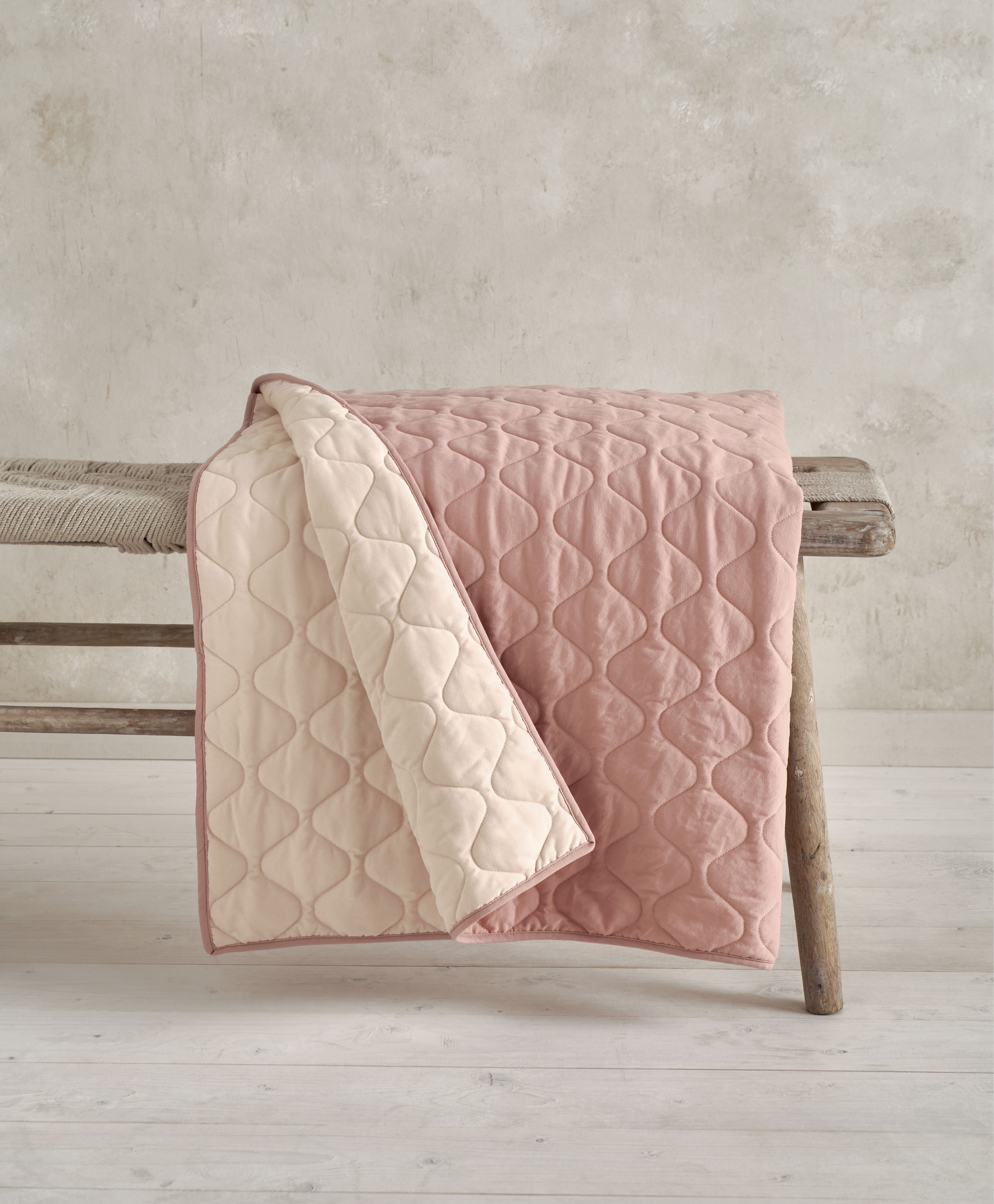 Quilt - Cotbed - Pink Wave image number 1