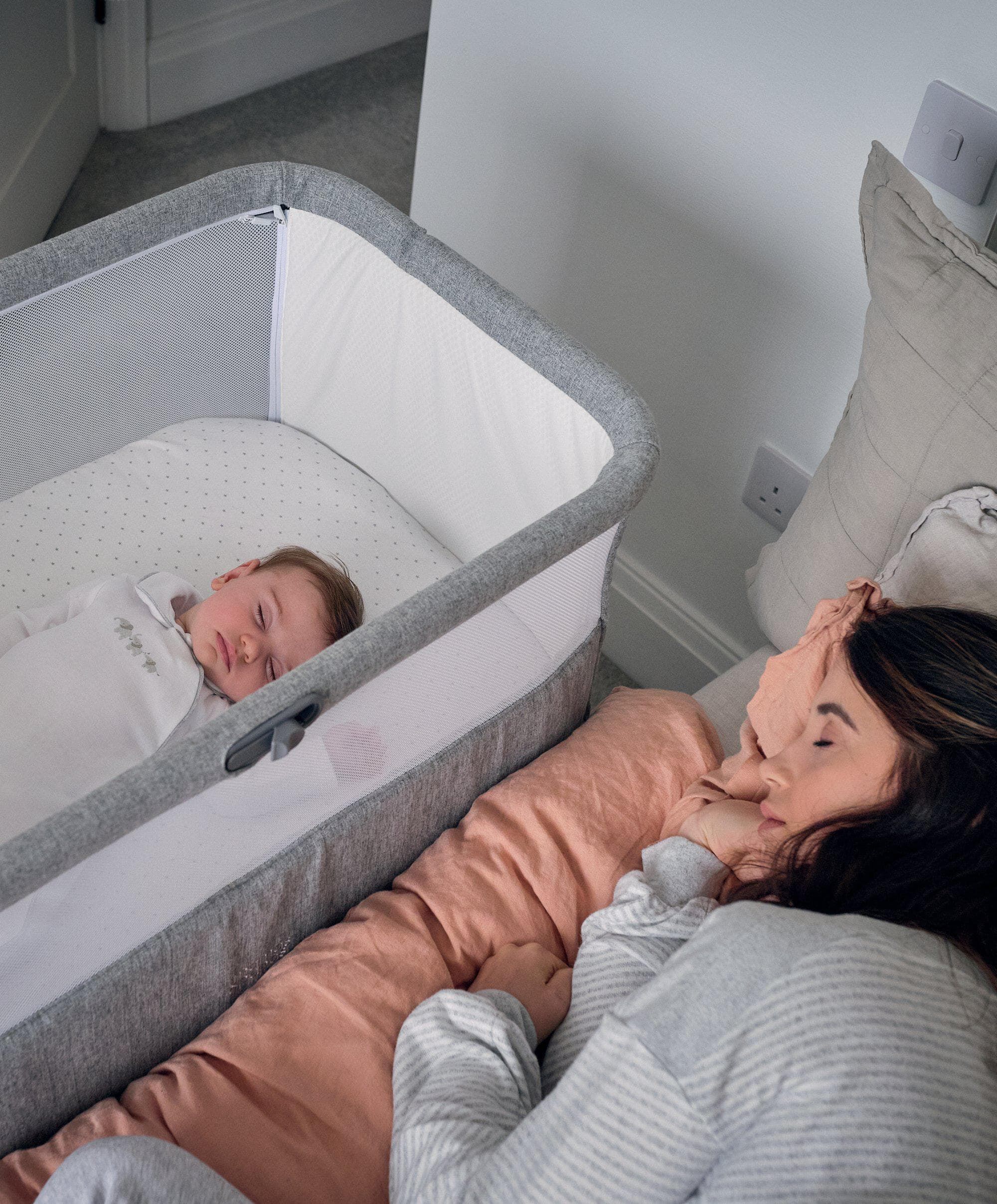 Lua Bedside Crib Bundle Grey with Mattress Protector & Fitted Sheets - Star / White image number 3