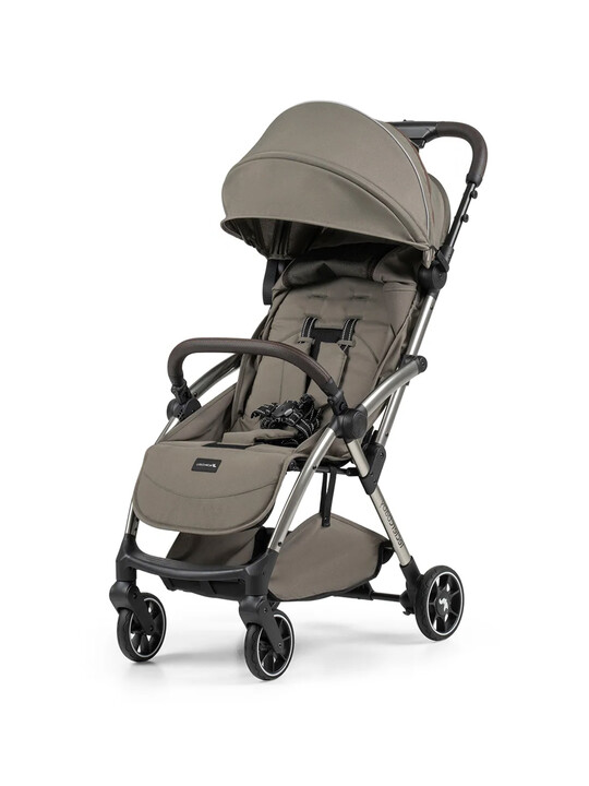 Lightweight stroller with bumper bar shop