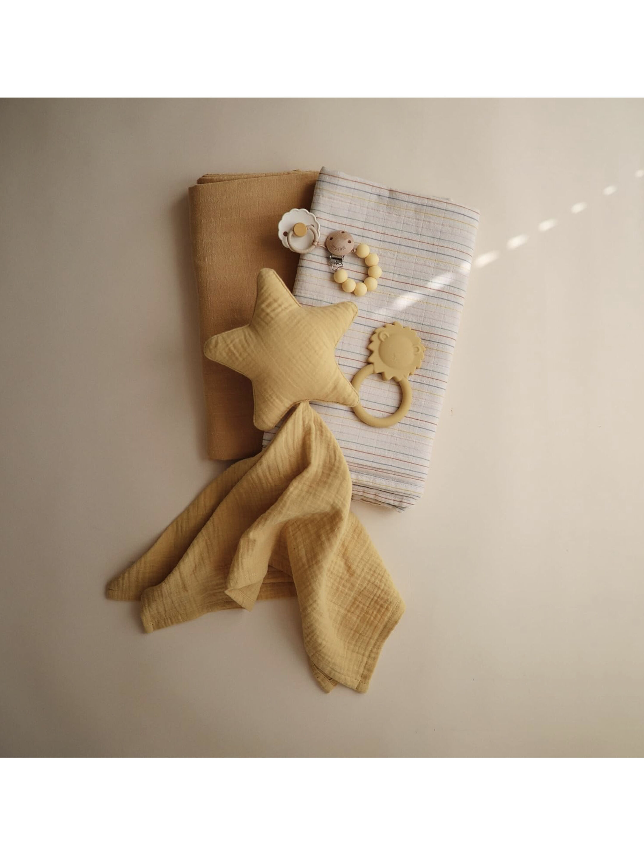 Mushie Teether Lion Soft Yellow image number 5