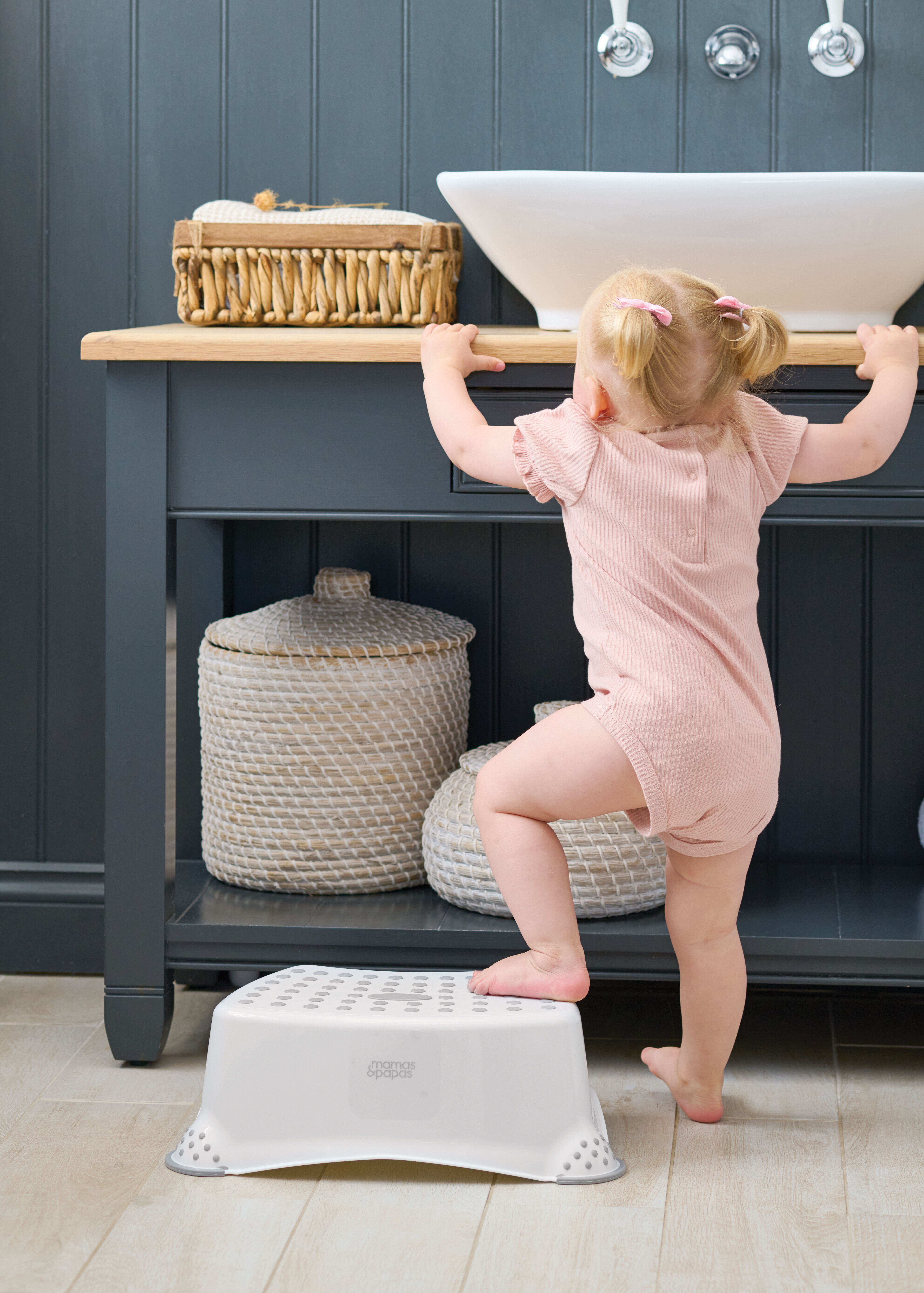 Anti Slip Step Up Stool &ndash; Pebble Grey image number 2