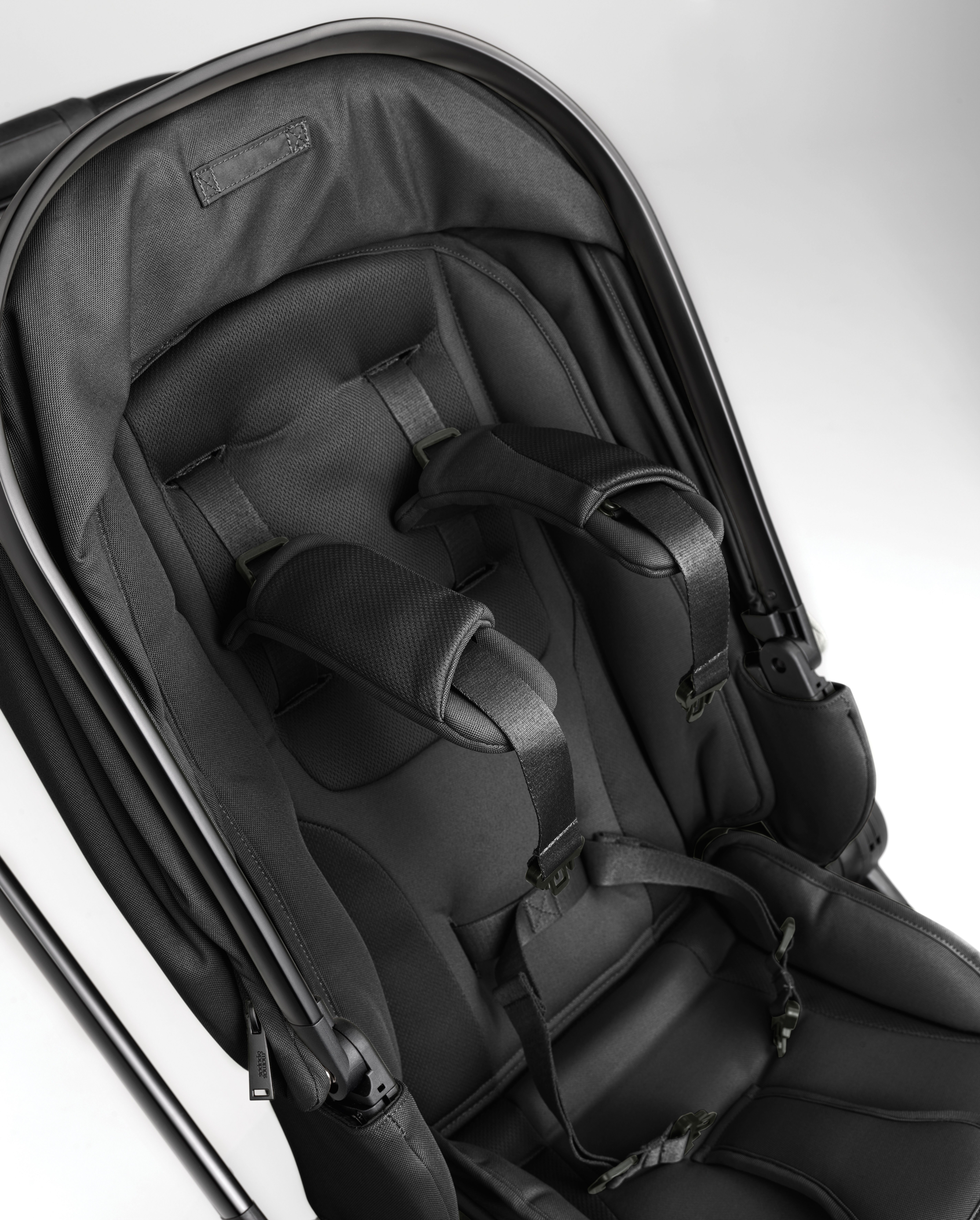 Vardo Noir Stroller and Carrycot with Babybjorn Carrier Mini 3 Piece Bundle image number 5