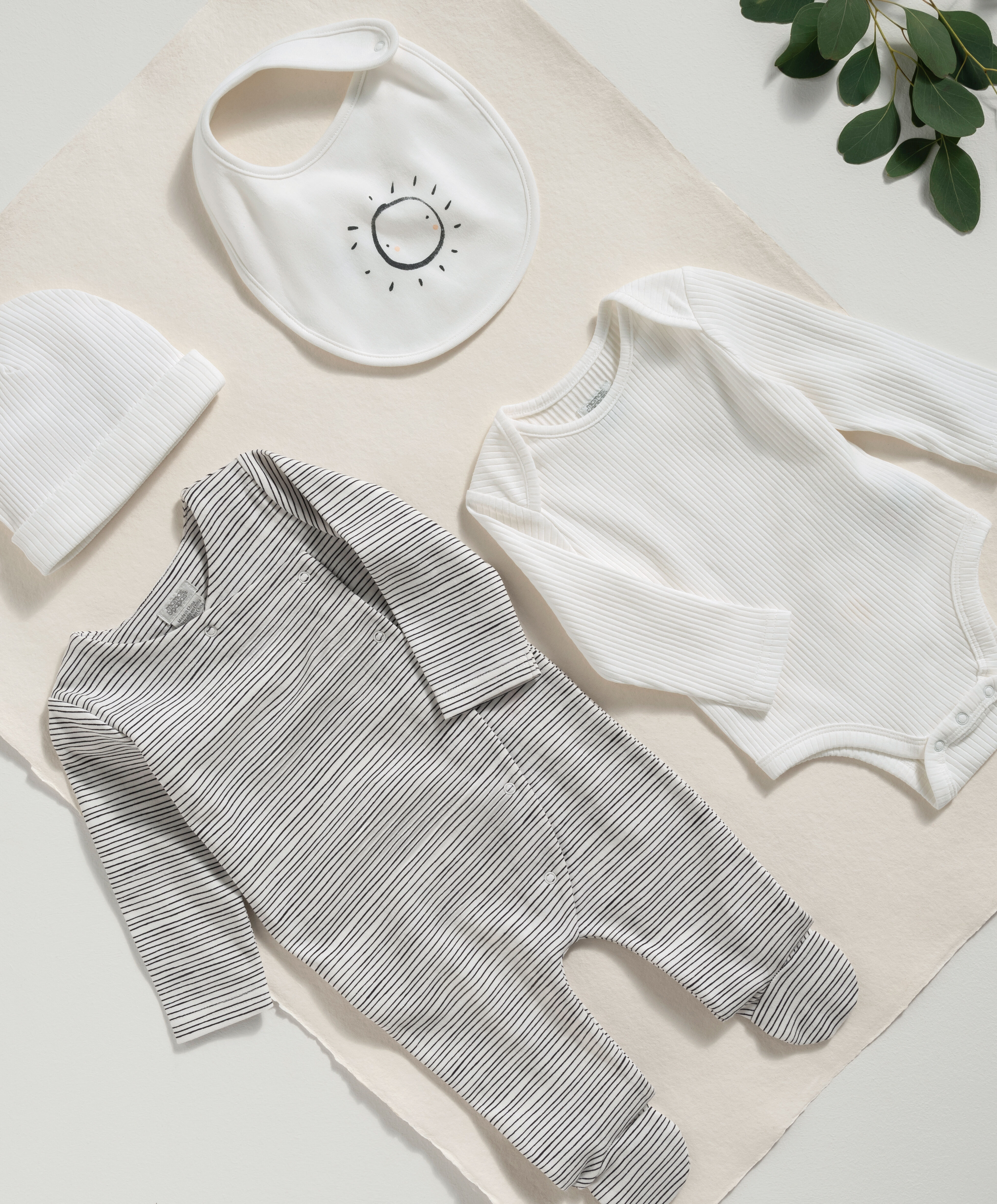 4 Piece Set Monochrome image number 3