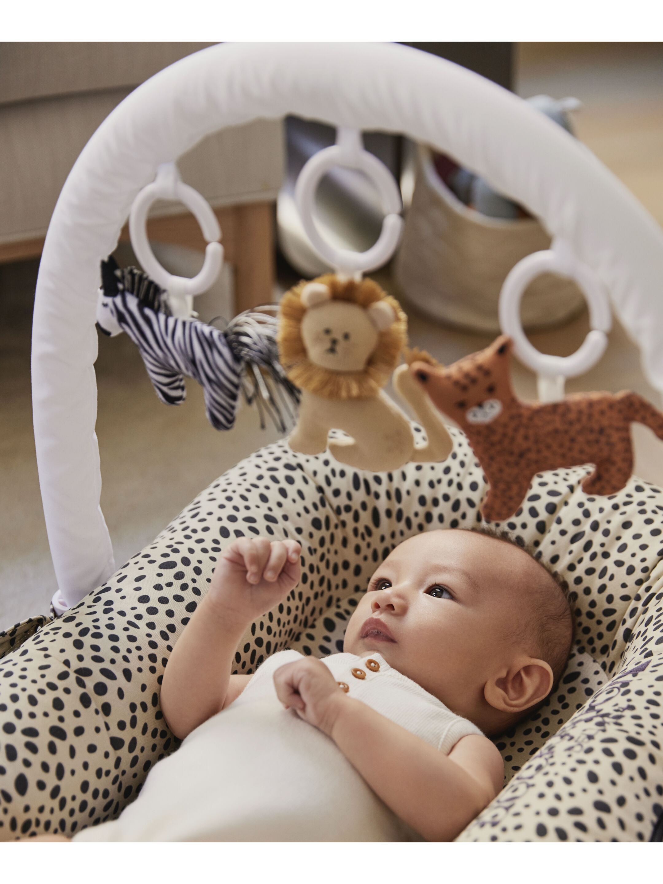 Dockatot Toy Arch Bundle - White Arch + Toy Set image number 3