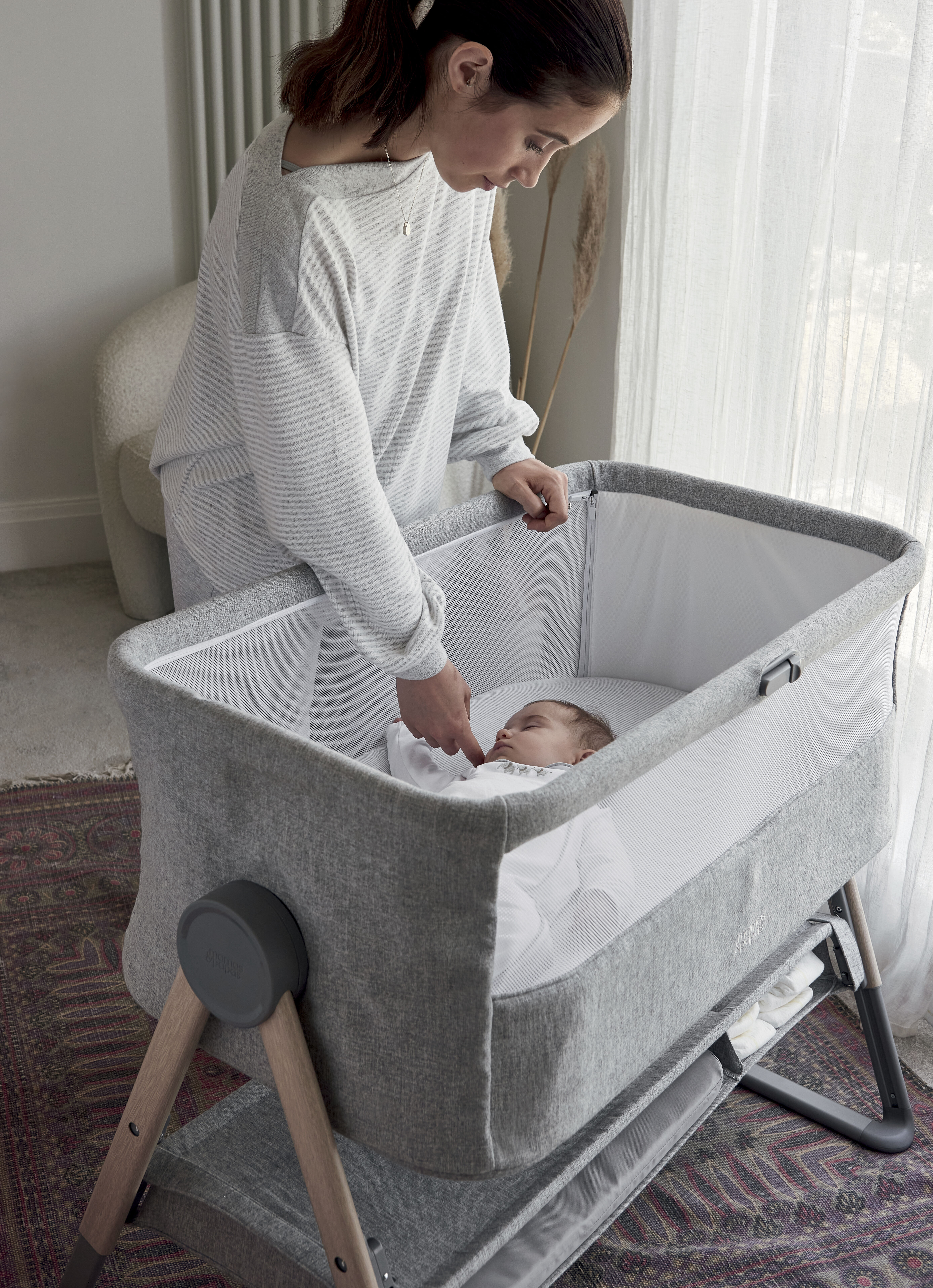 Lua Bedside Crib Grey
