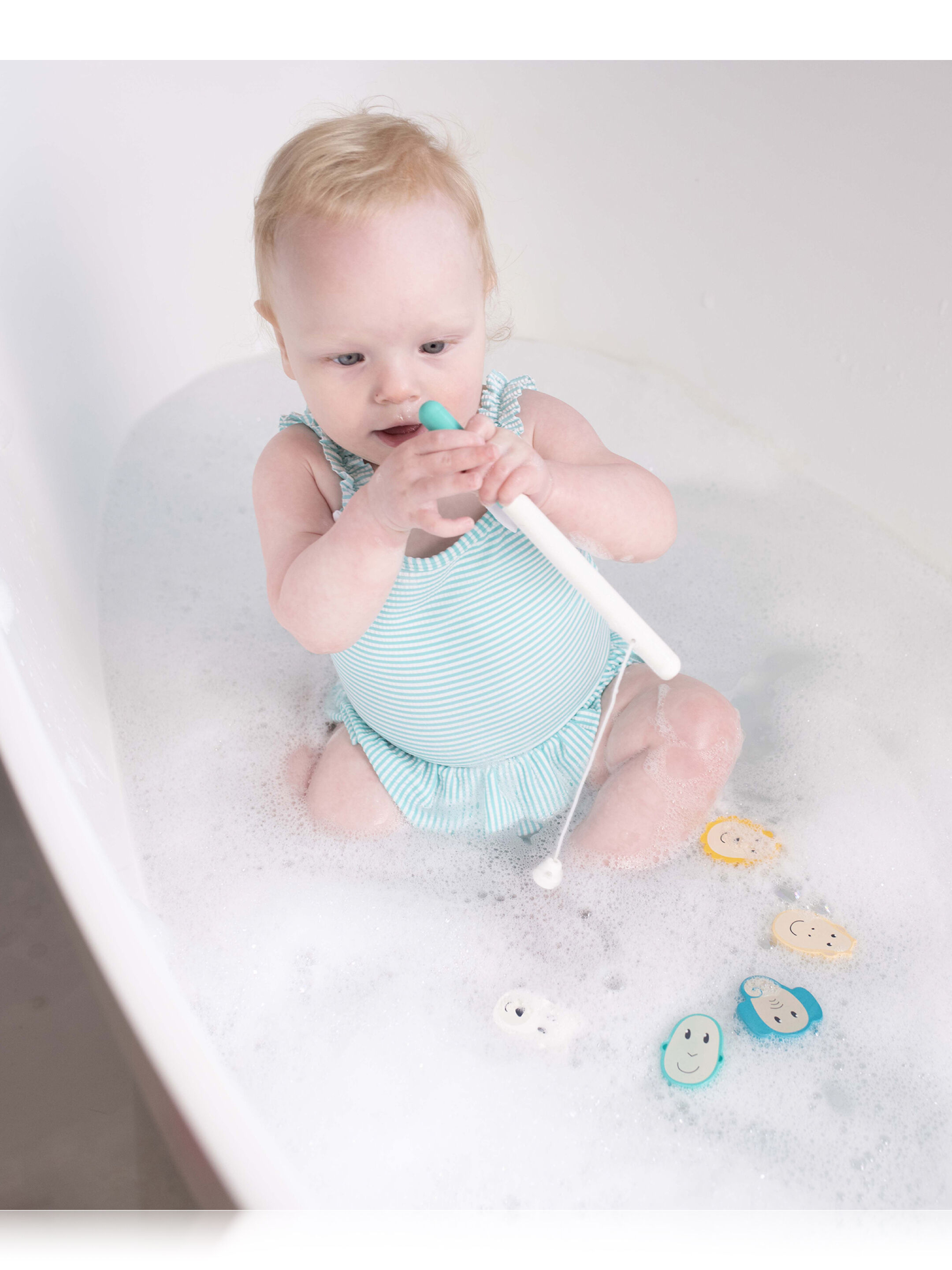 Matchstick Monkey Bathtime Fishing Game image number 2