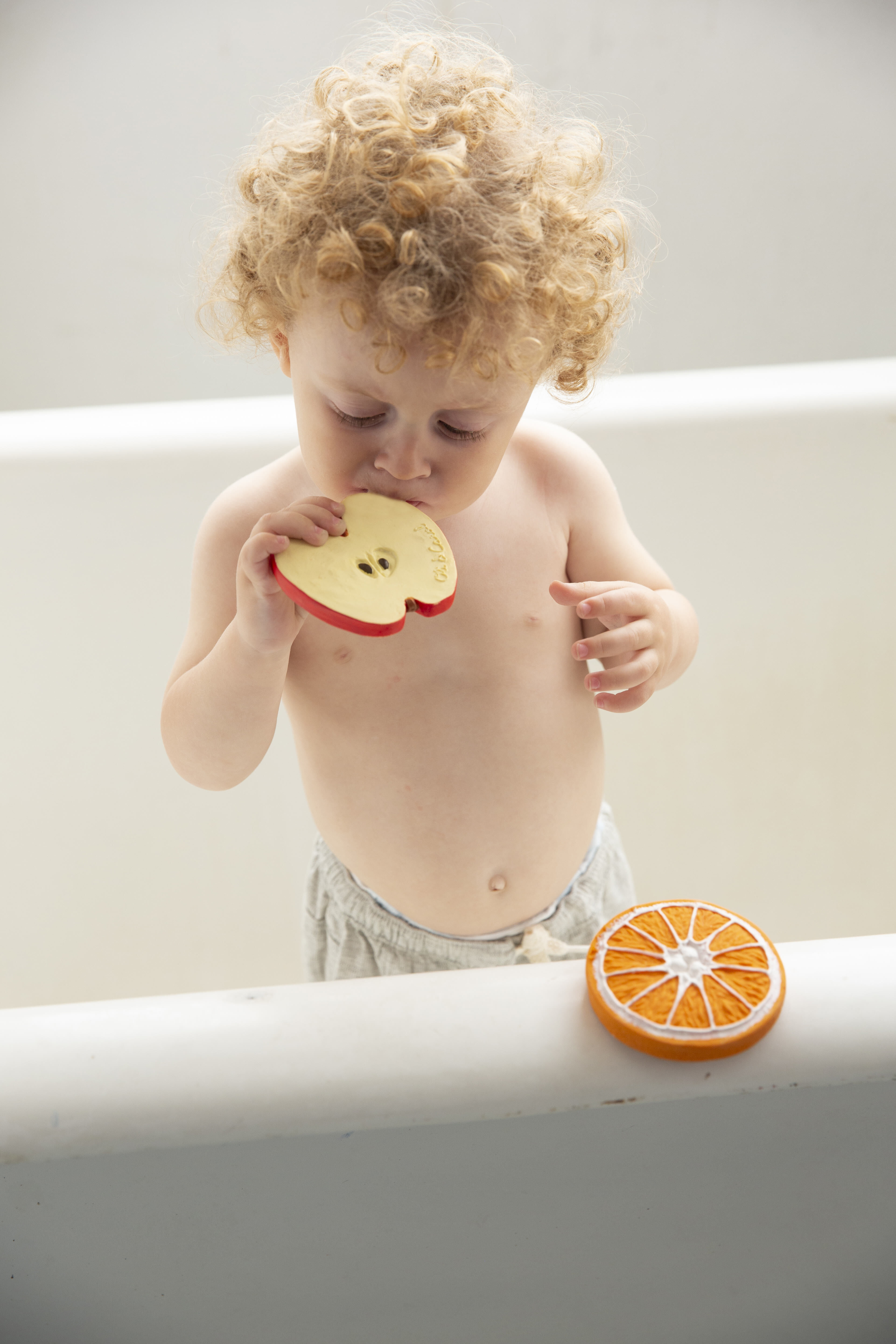 Oli & Carol Pepita The Apple image number 6