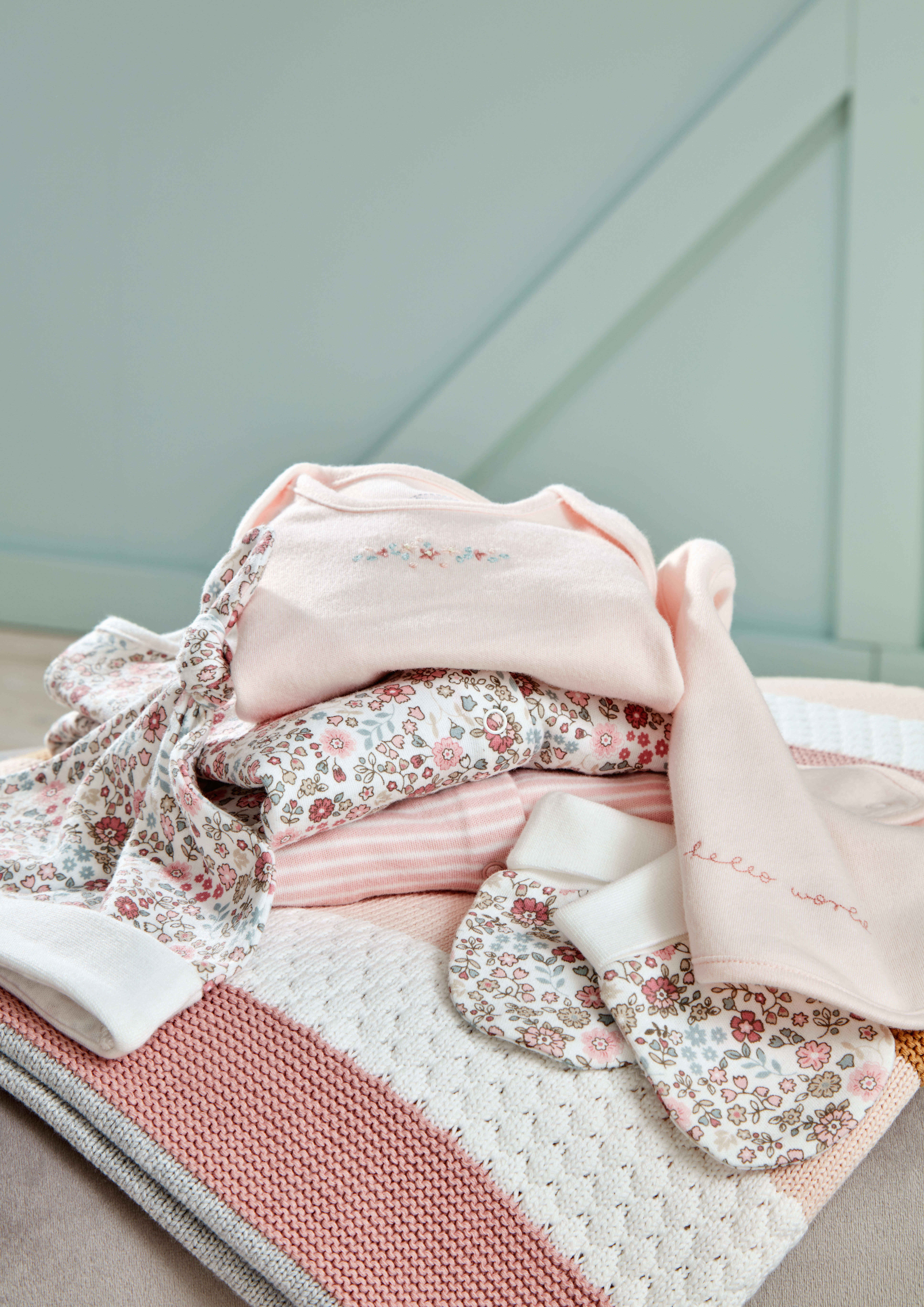 6 Piece Set Floral image number 7