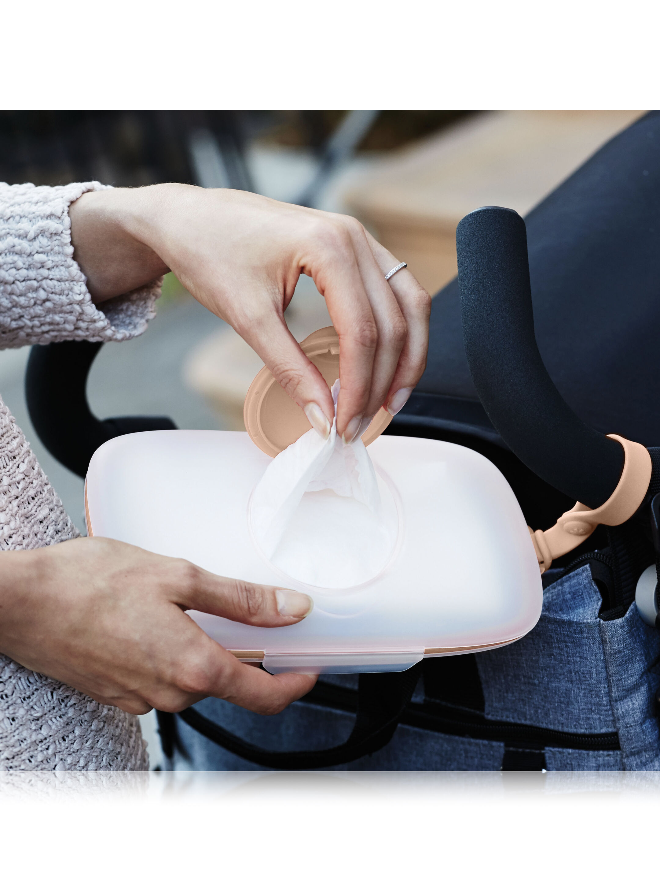 Grab & Go Wipes Case image number 4