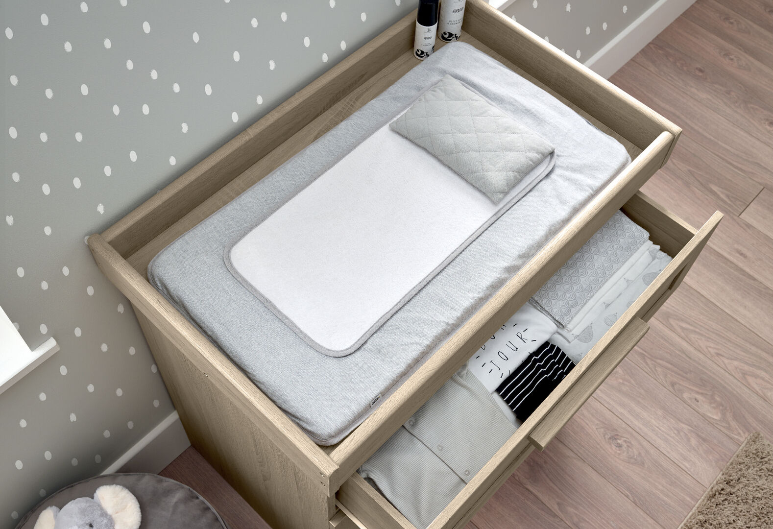 Atlas 2 Piece Cotbed with Dresser Changer Set - Light Oak image number 7