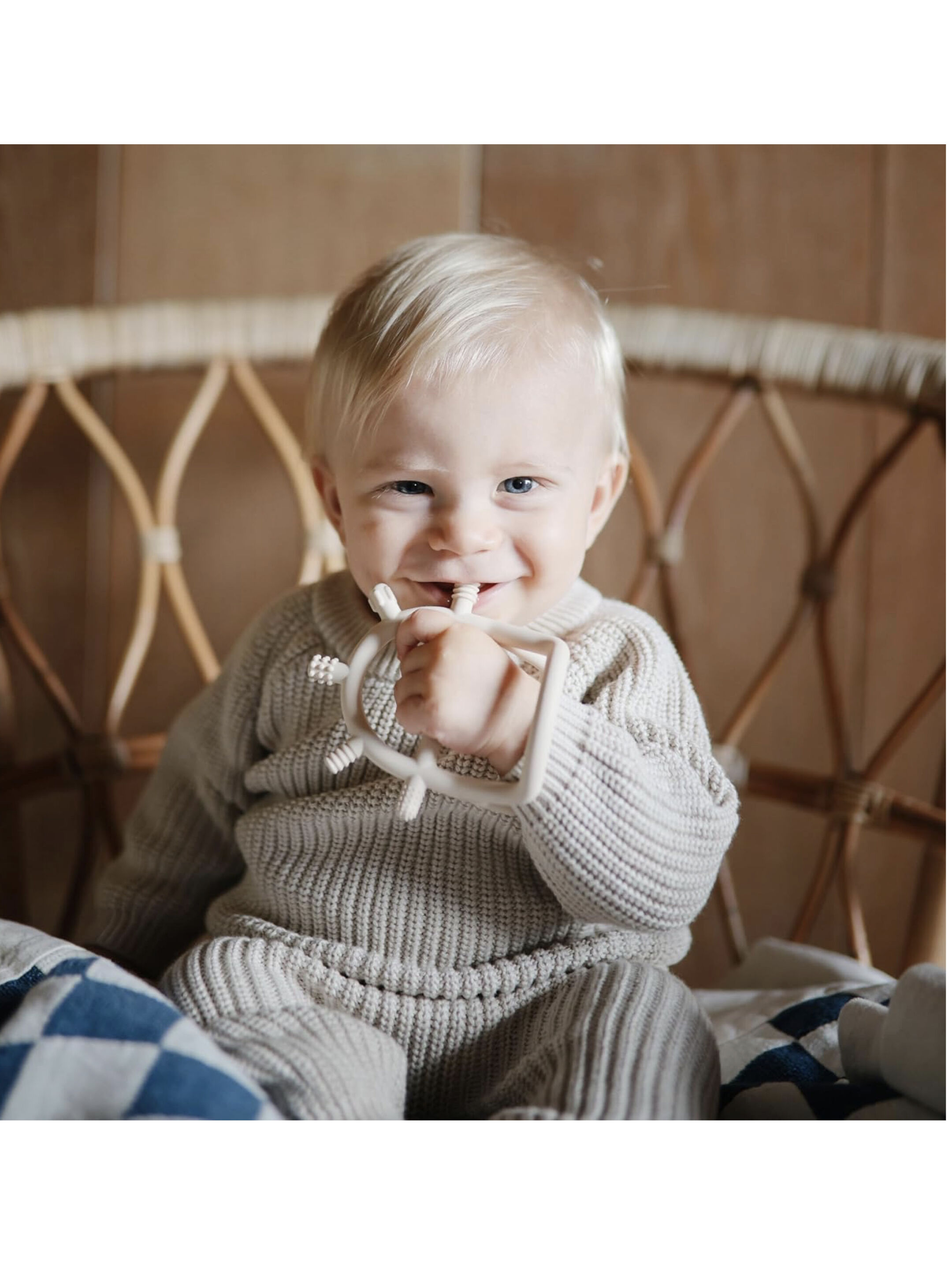 Mushie&nbsp;​​No-Drop Sensory Teether​&nbsp;(Shifting Sand) image number 5