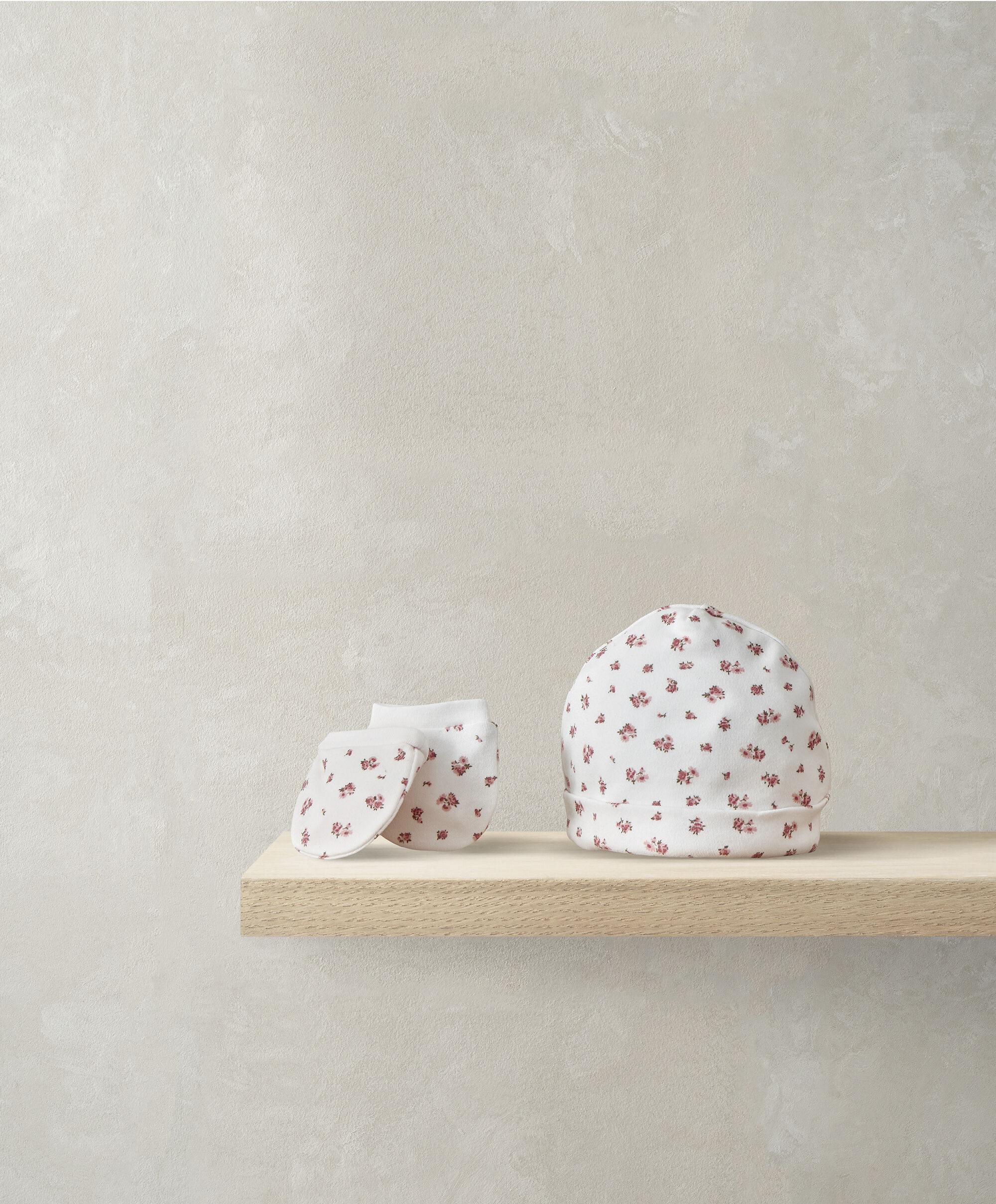 Rose Premature Hat & Mittens image number 1