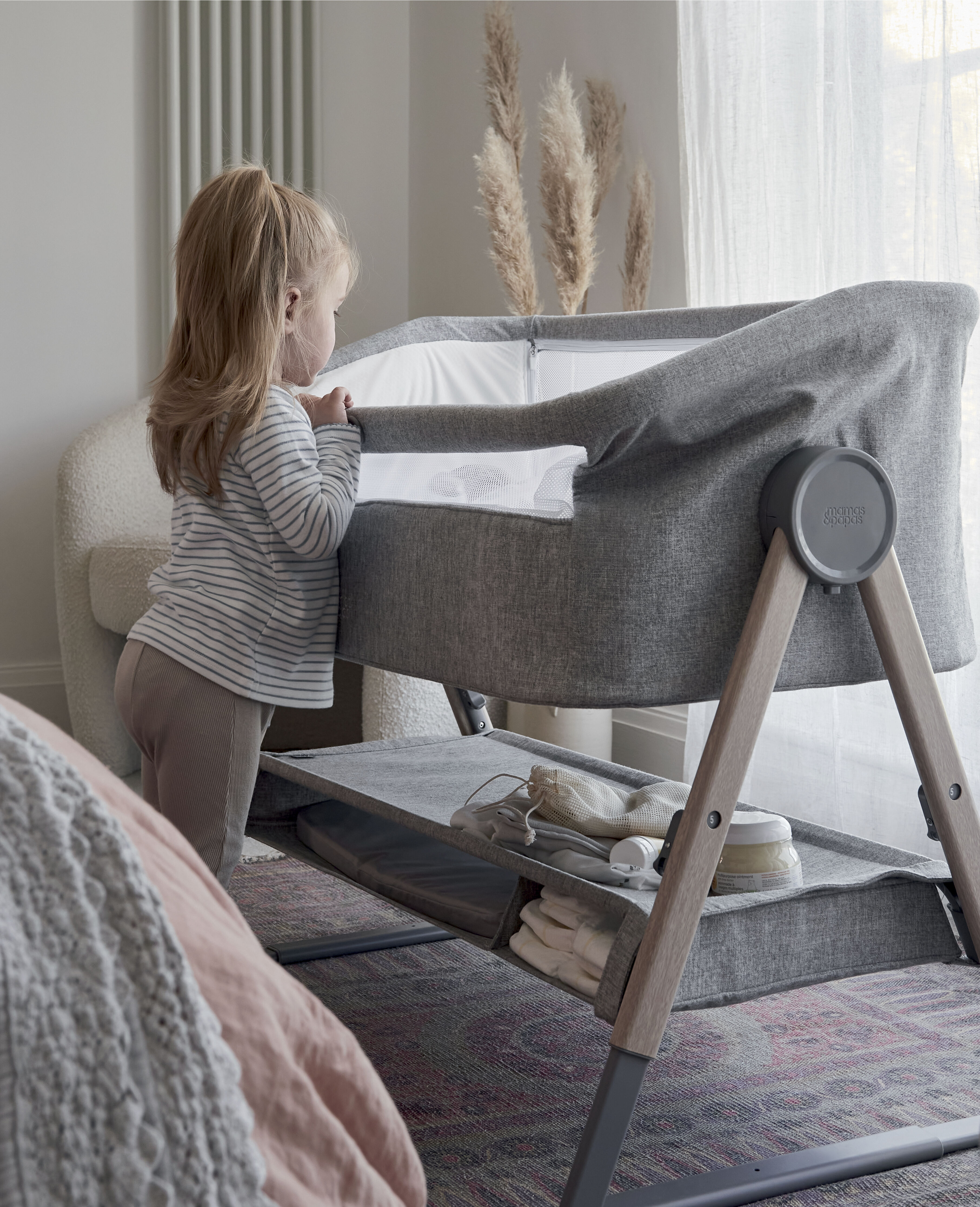 Lua Bedside Crib Grey image number 2
