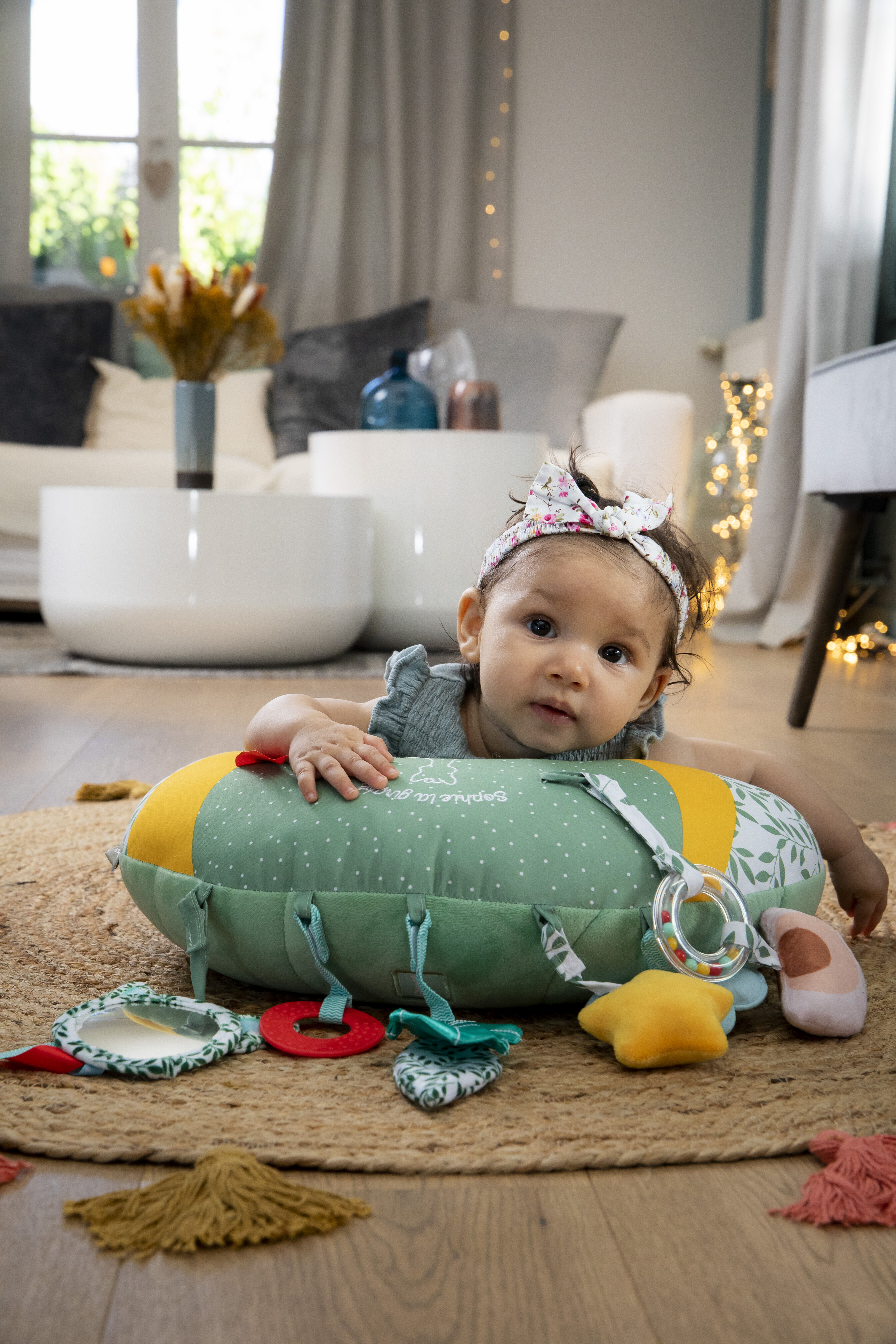 Sophie La Girafe Cosy Play Cushion image number 9