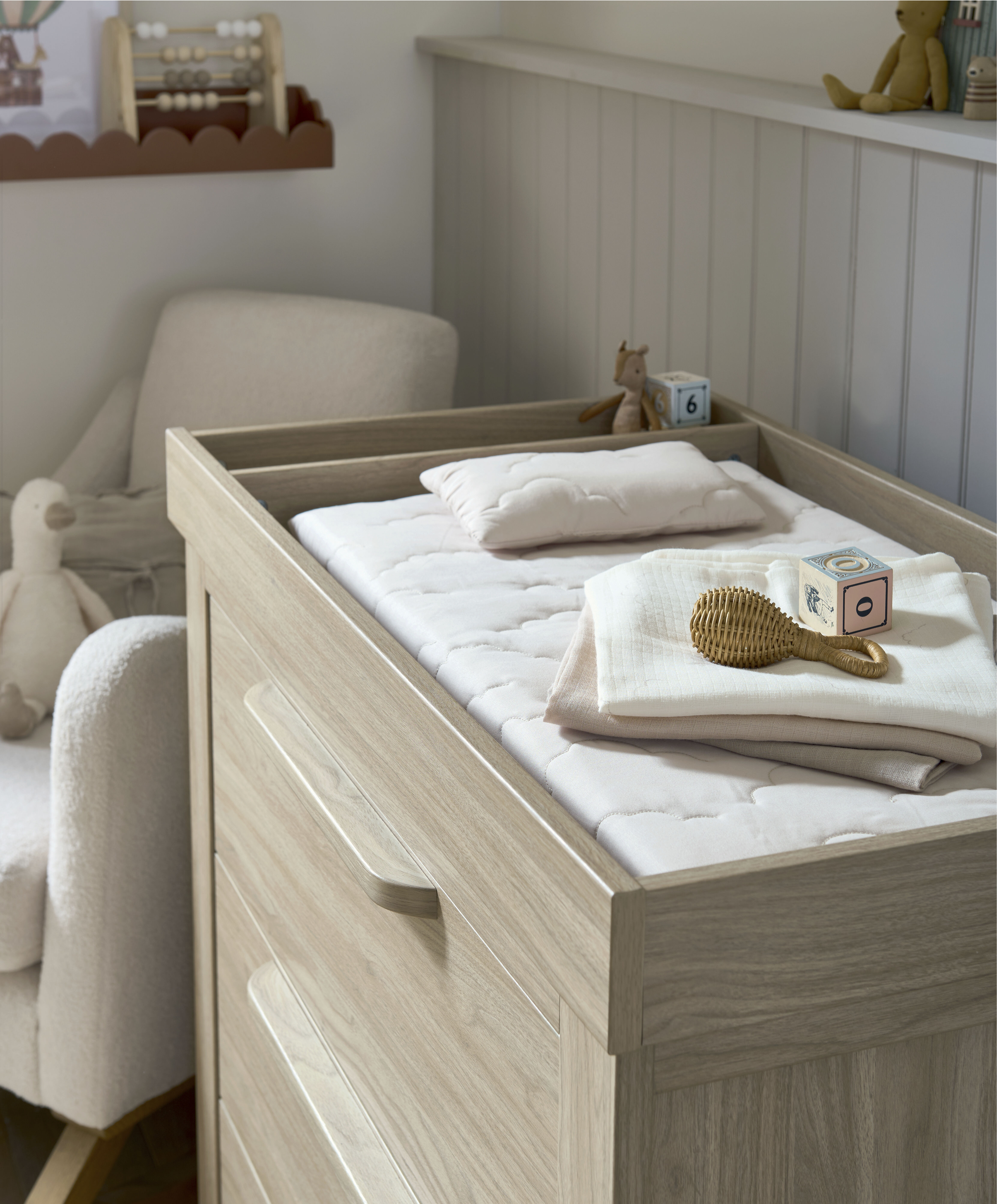 Franklin Dresser Changer - Oak image number 2