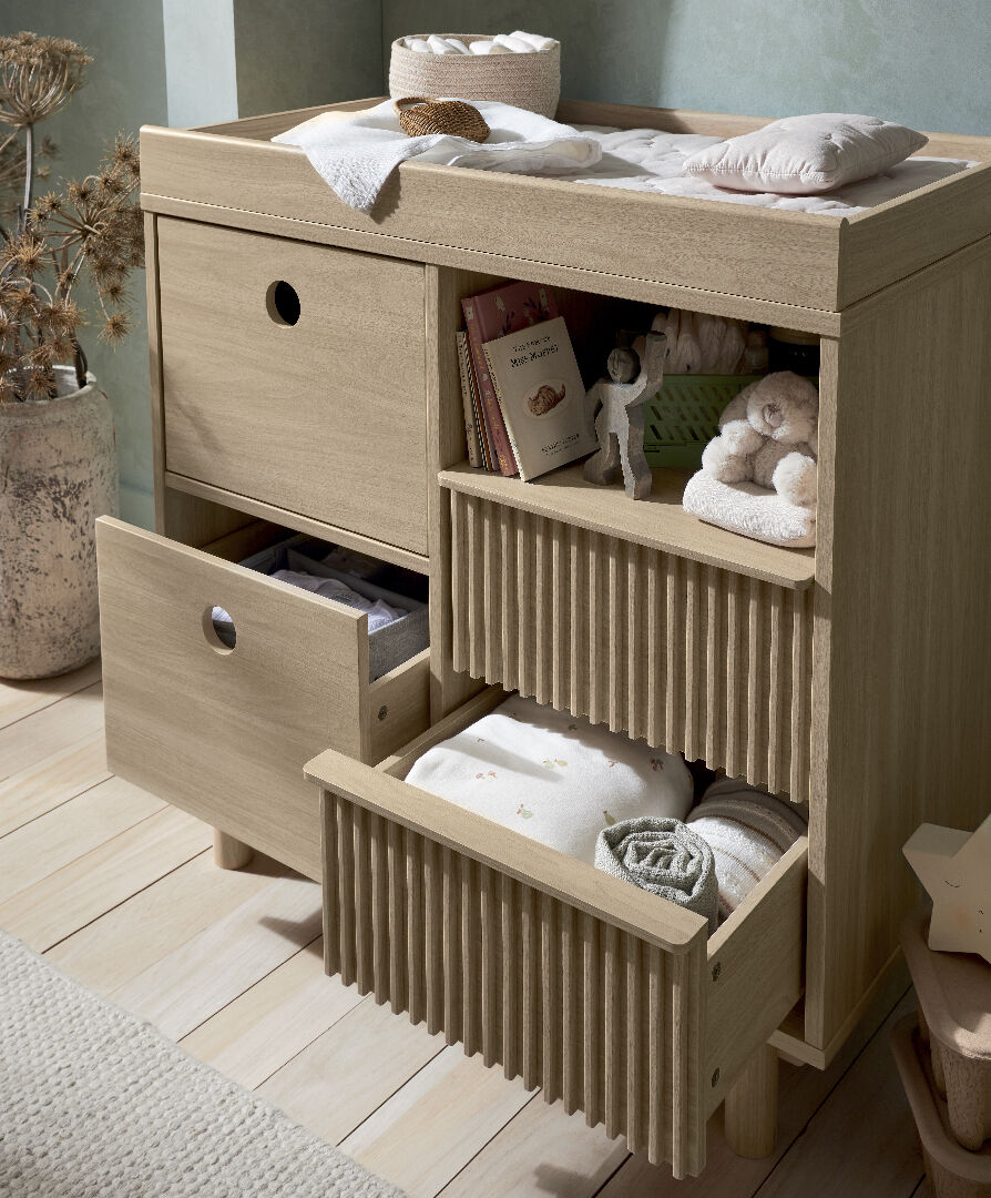 Oska Narrow Dresser Changer - Natural/Oak image number 4