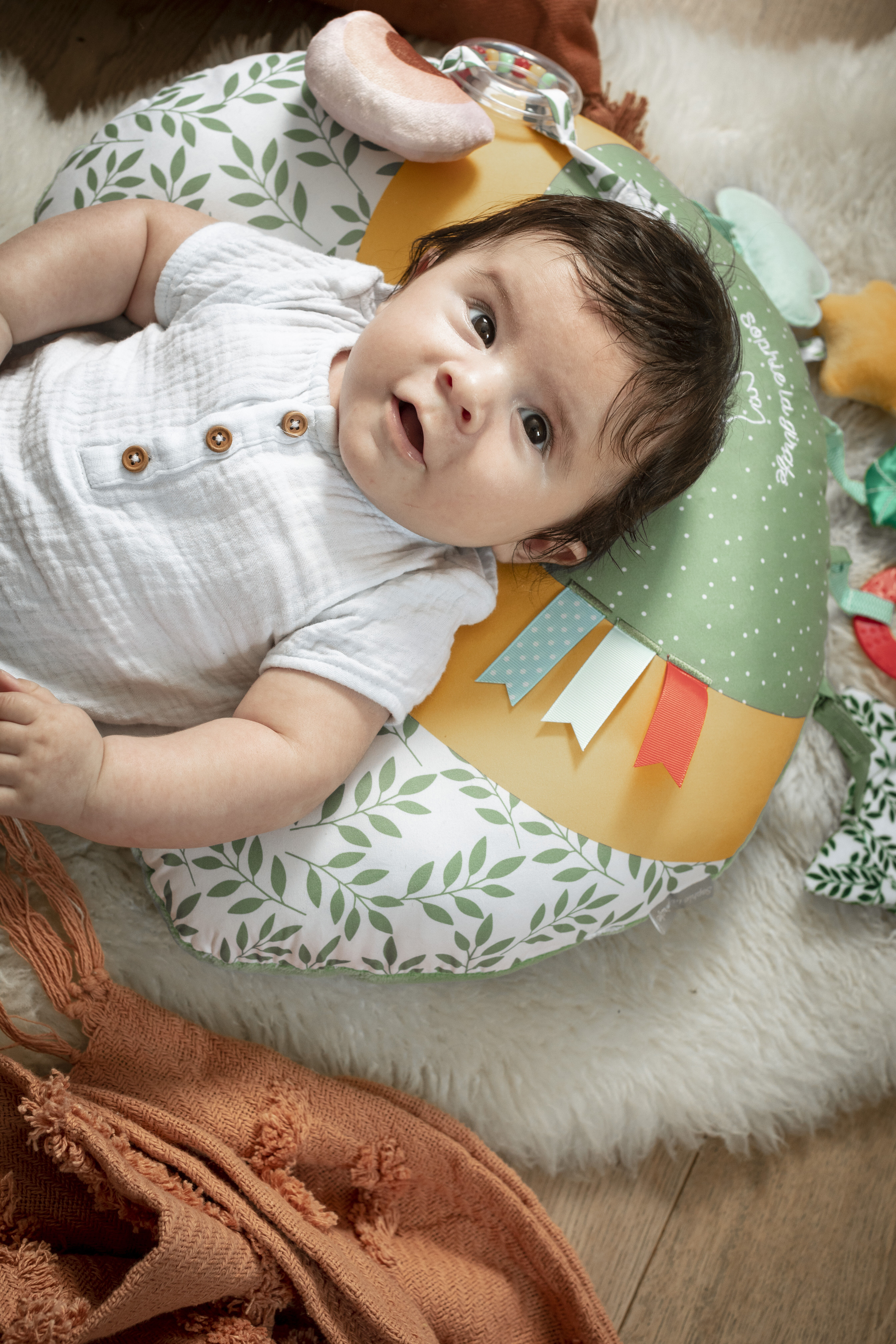 Sophie La Girafe Cosy Play Cushion image number 11