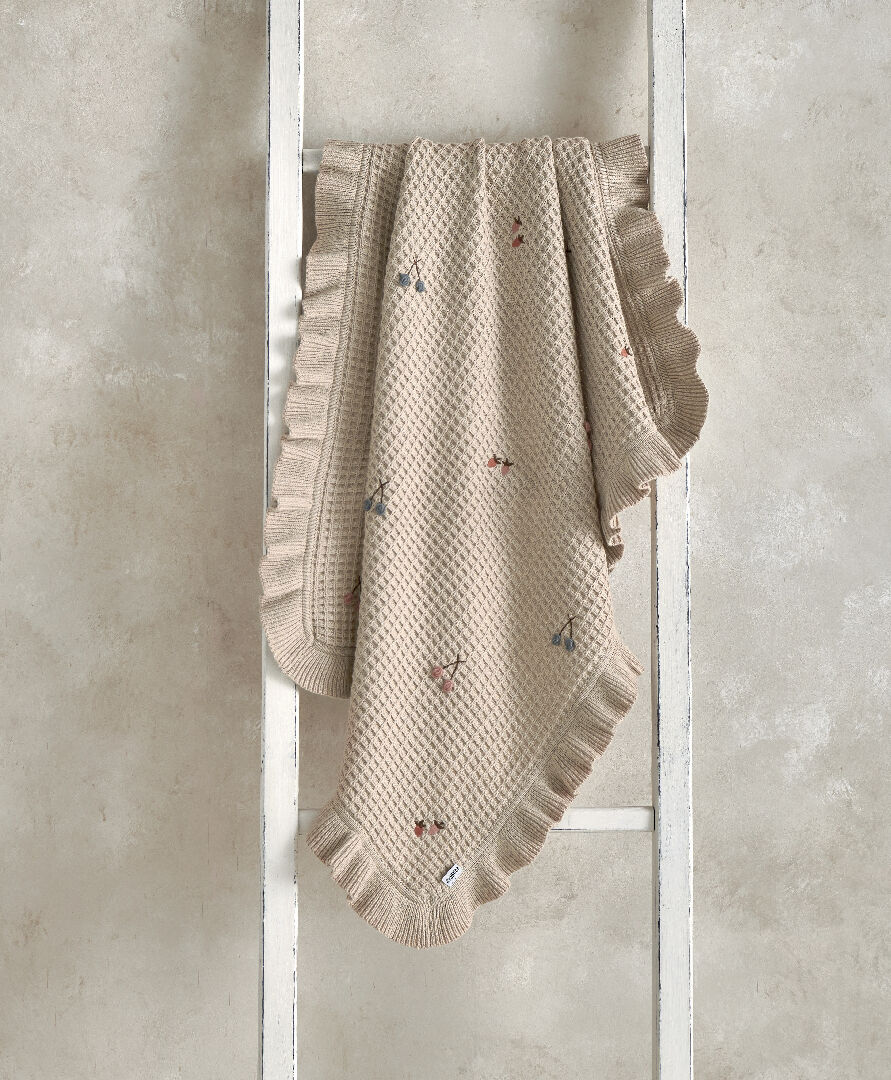 Knitted Blanket - Berry Frill image number 2