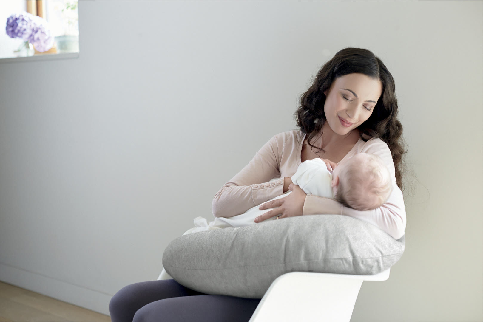 Nursing Pillow - Soft Grey image number 2
