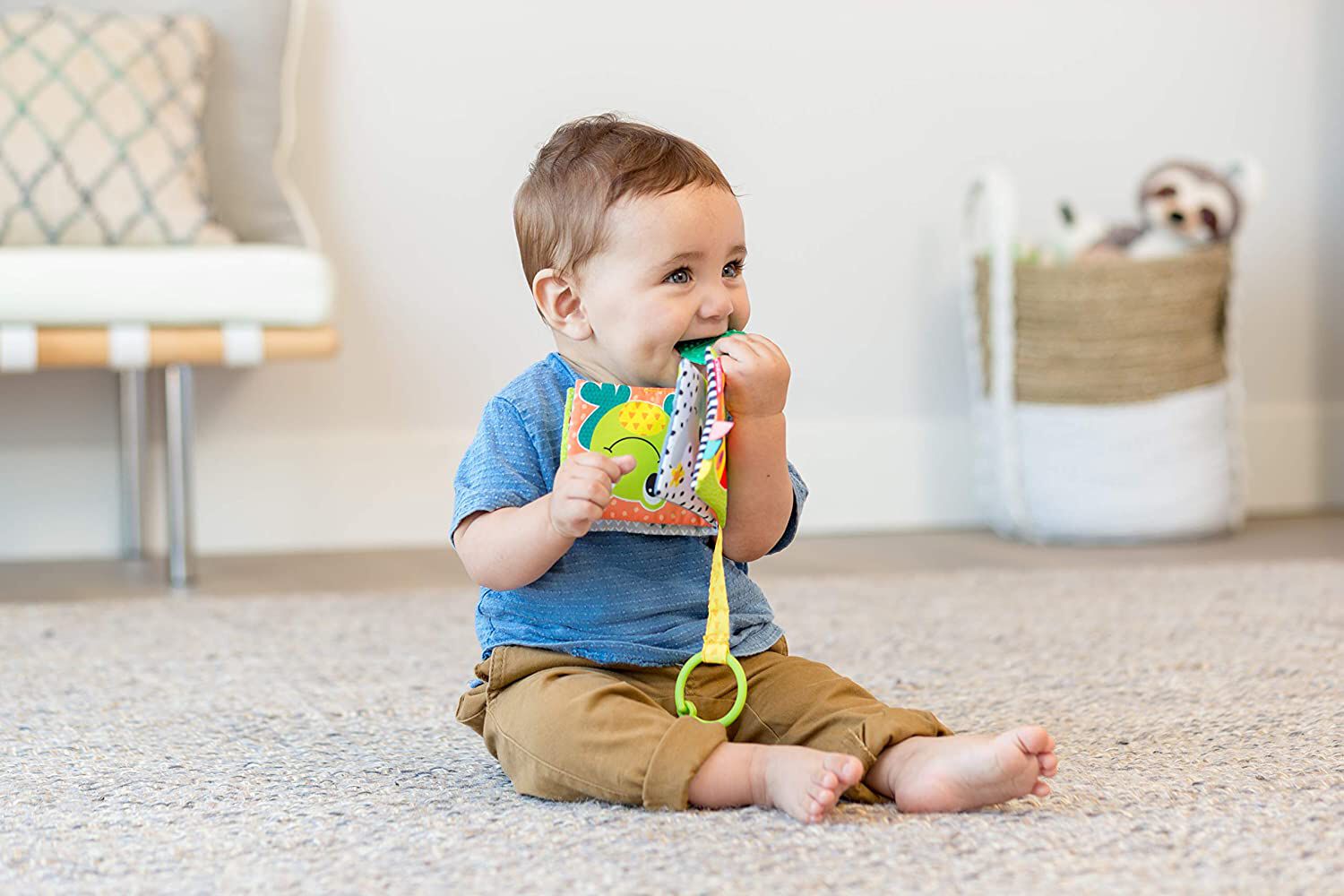 Infantino link & crinkle animal counting book image number 3