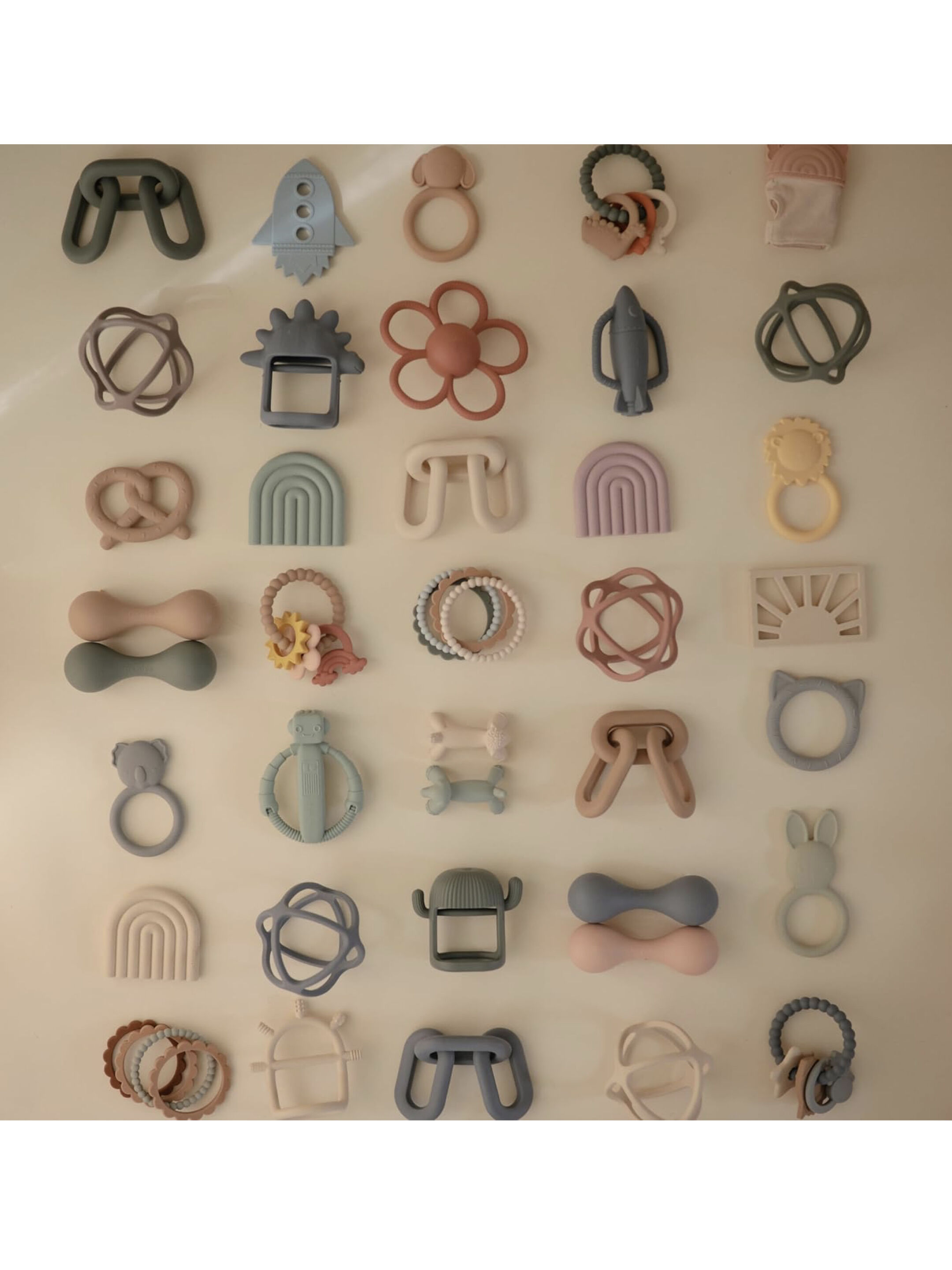Mushie&nbsp;​​No-Drop Sensory Teether​&nbsp;(Shifting Sand) image number 2