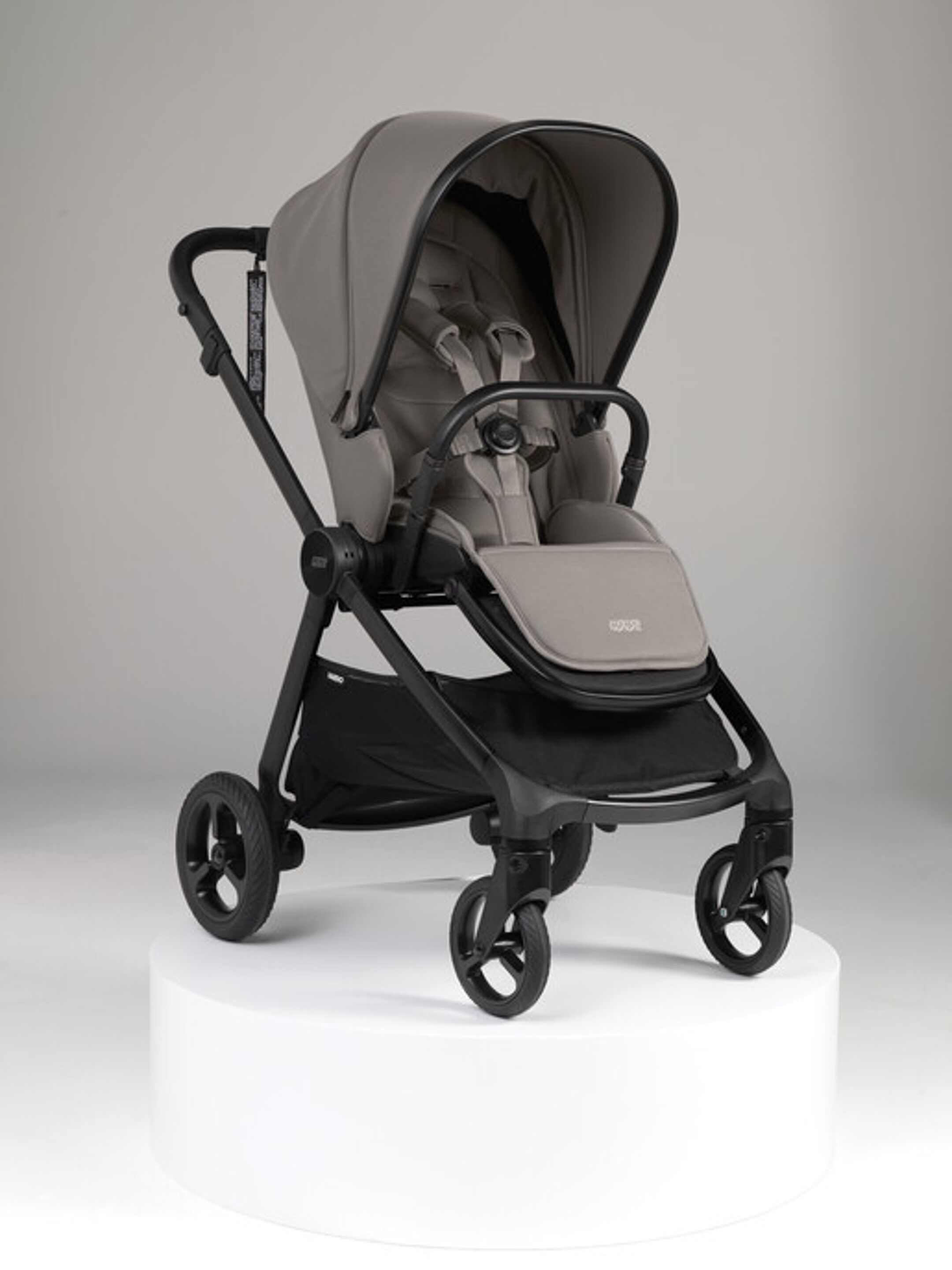 Vardo Storm Pushchair 6 Piece Bundle with Cybex Car Seat image number 2