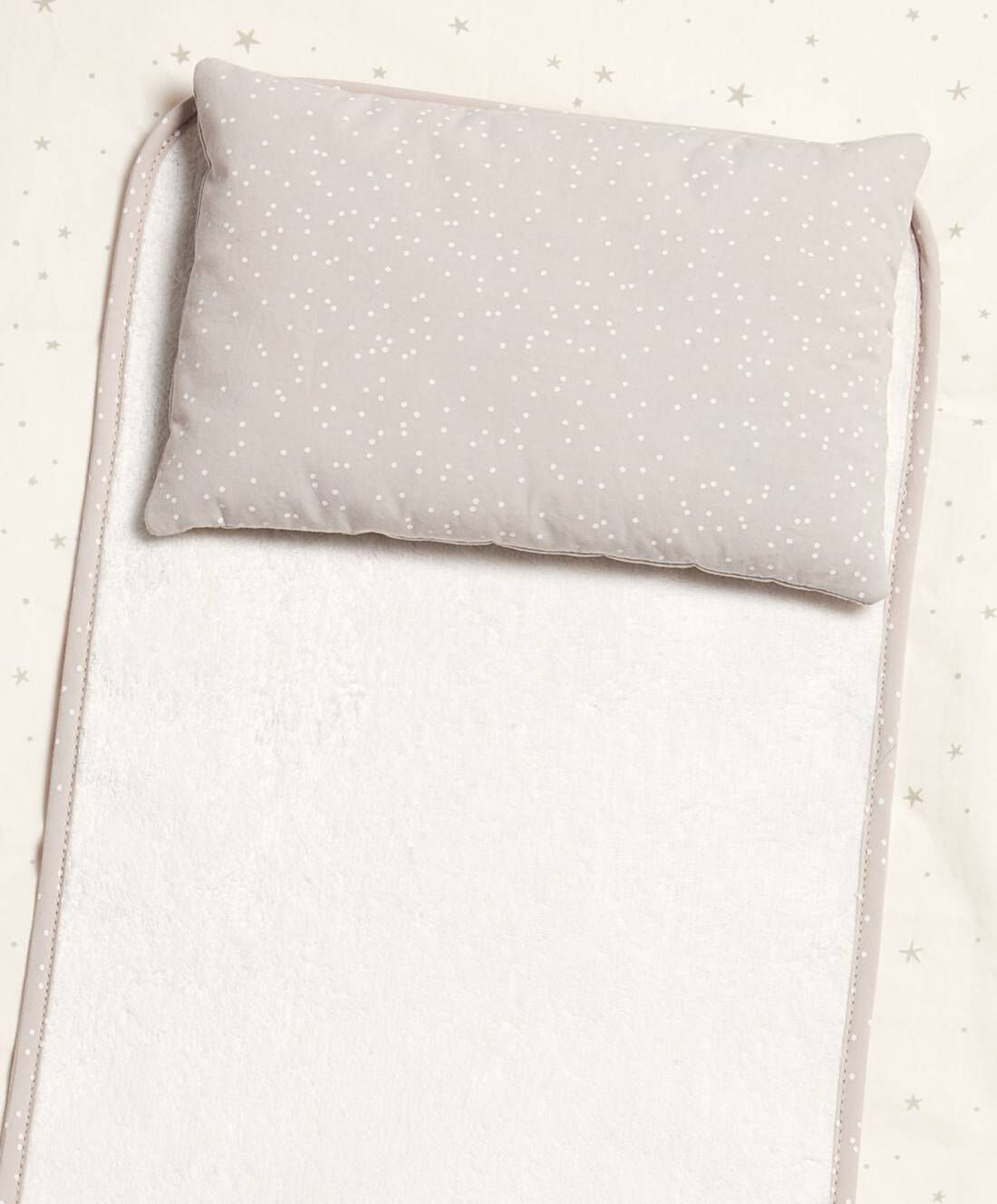 Deluxe Changing Mattress - Millie & Boris image number 2